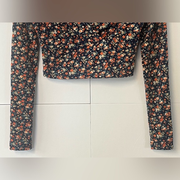 SHEIN dark blue Floral Long Sleeve Cropped Shirt. Size Small. - Picture 10 of 10